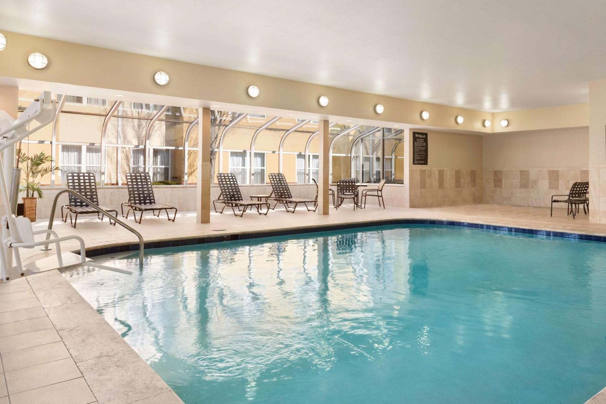 Homewood Suites By Hilton Columbus-Hilliard Εξωτερικό φωτογραφία